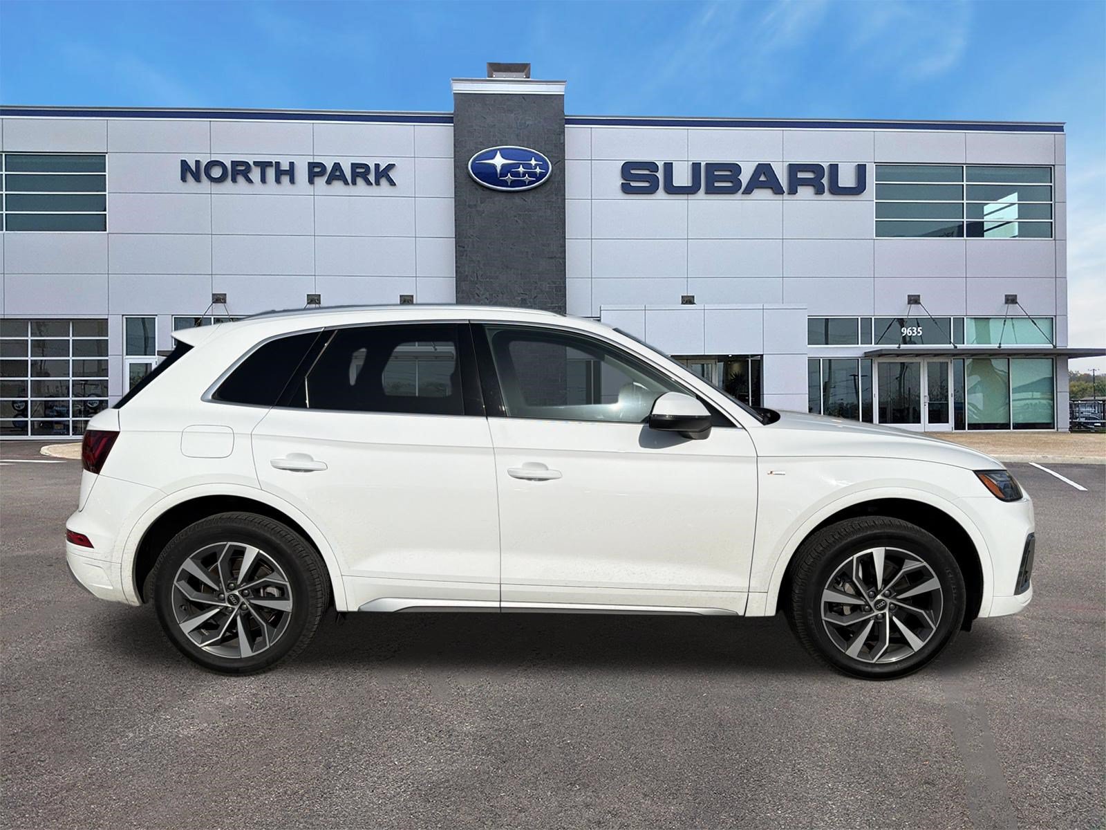 Used 2022 Audi Q5 2.0T Premium Plus AWD/4WD image 2