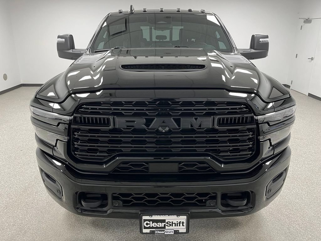 Used 2025 RAM 2500 Limited AWD/4WD image 3