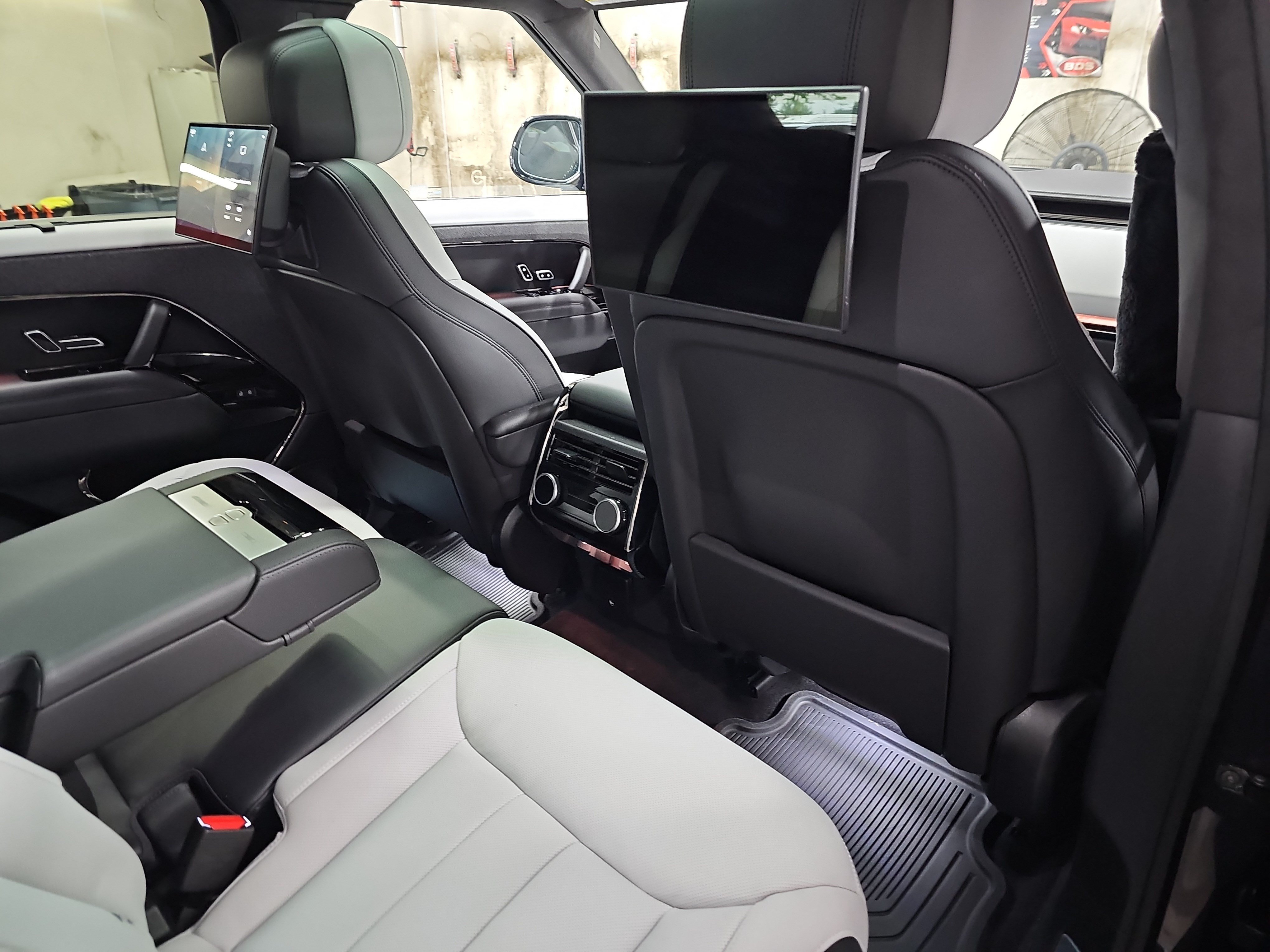 Used 2025 Land Rover Range Rover Sport Autobiography AWD/4WD image 11