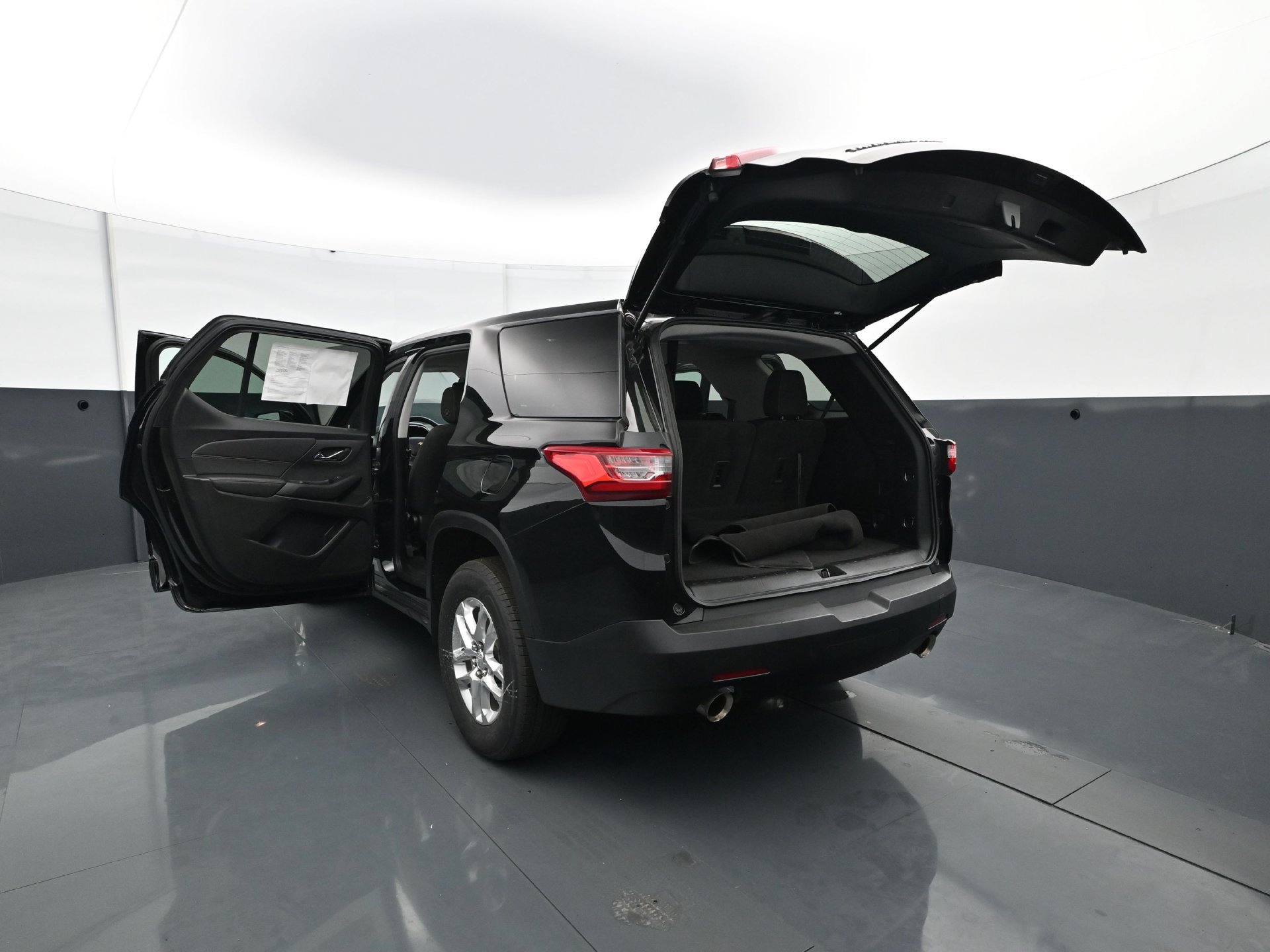 Used 2021 Chevrolet Traverse LS AWD/4WD image 31