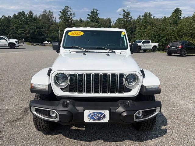 Used 2025 Jeep Wrangler Unlimited Sahara AWD/4WD image 2