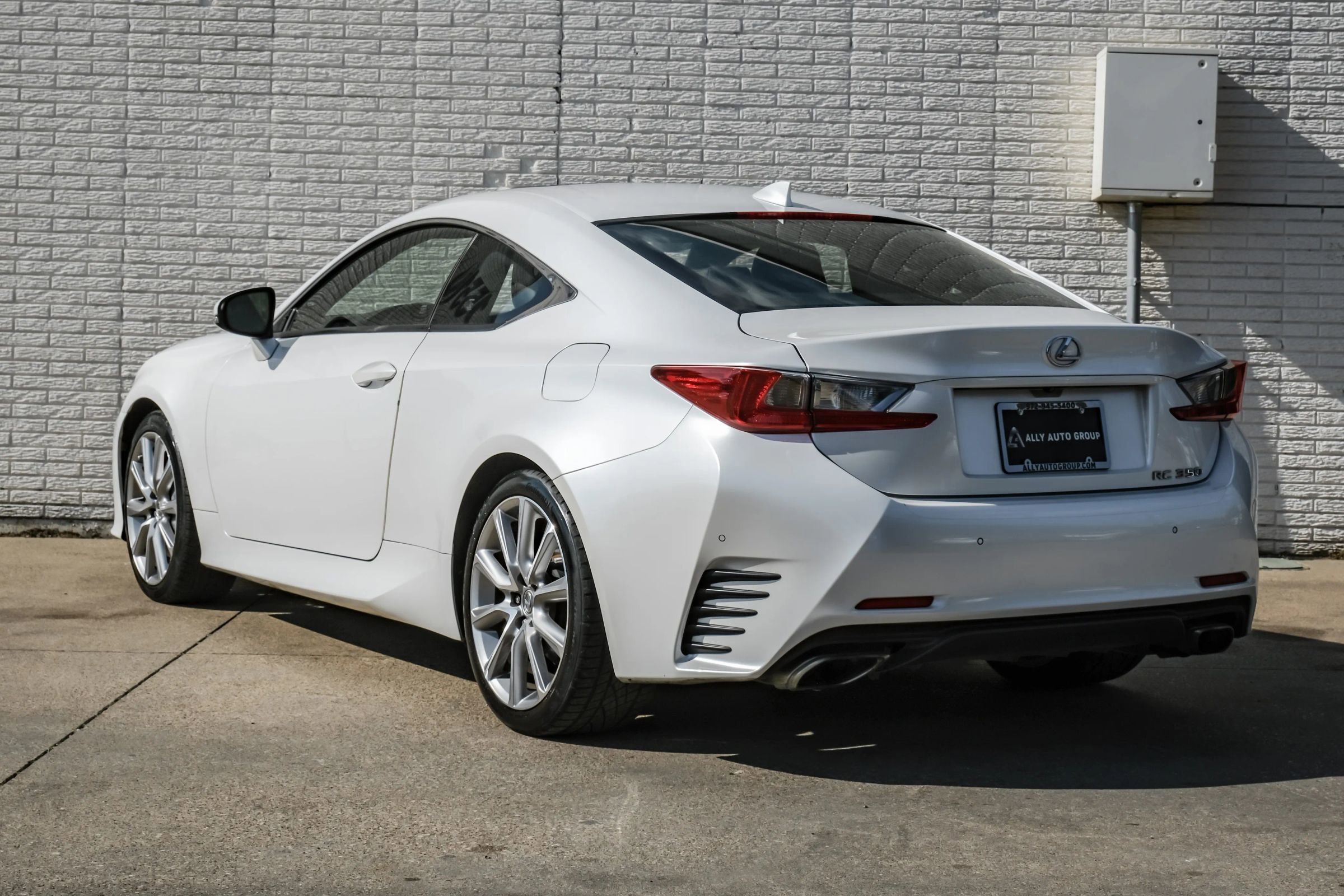Used 2016 Lexus RC 350 w/ Luxury Package RWD image 10