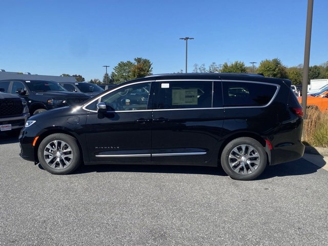 New 2026 Chrysler Pacifica Pinnacle image 4