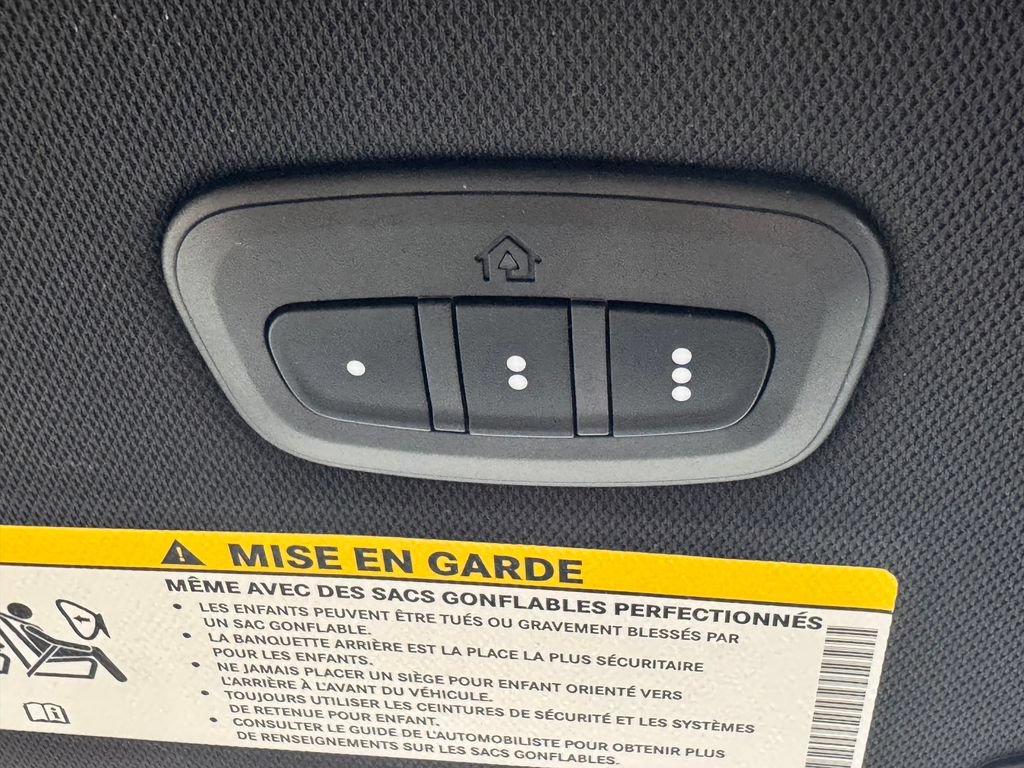 Used 2025 Chrysler Pacifica Select FWD image 29