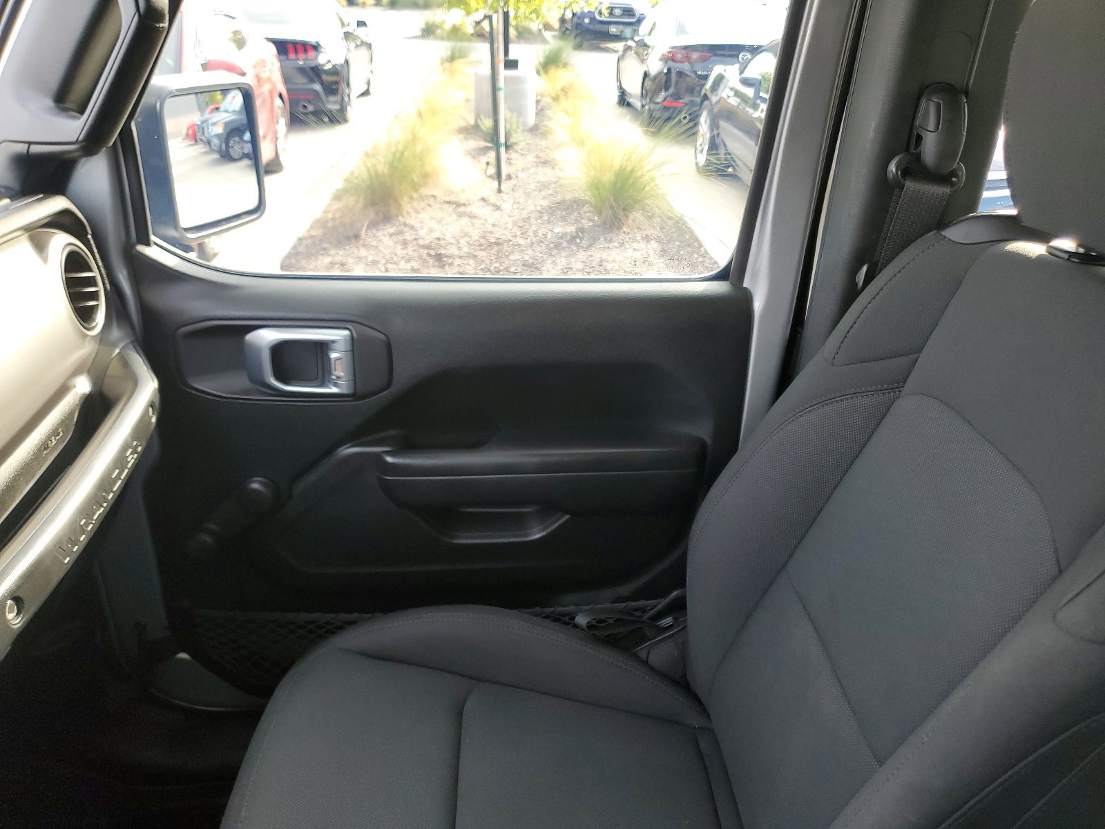 Used 2020 Jeep Wrangler Sport AWD/4WD image 34