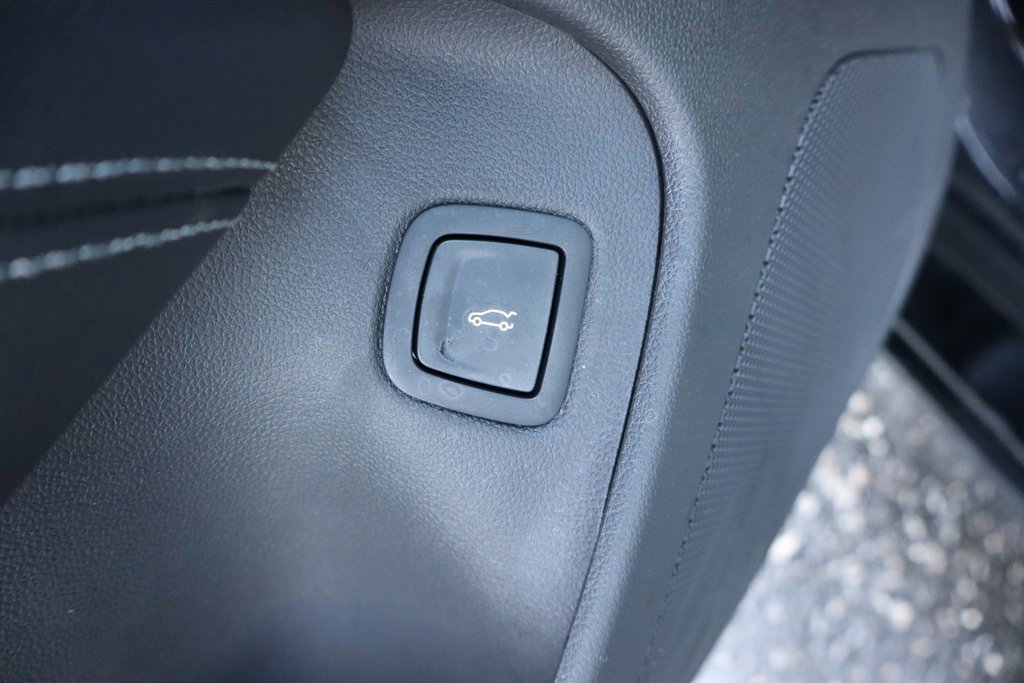 Used 2025 Cadillac CT4 Premium Luxury image 8