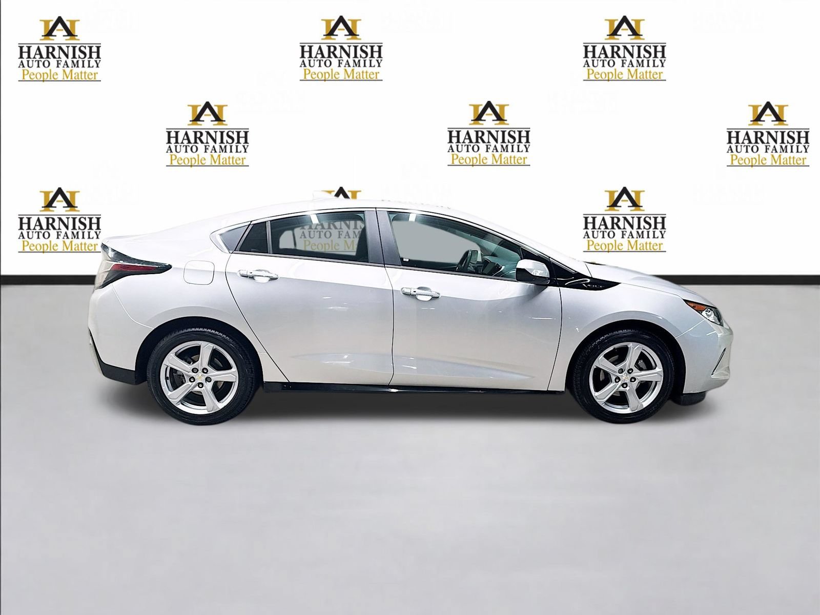 Used 2017 Chevrolet Volt LT FWD image 4