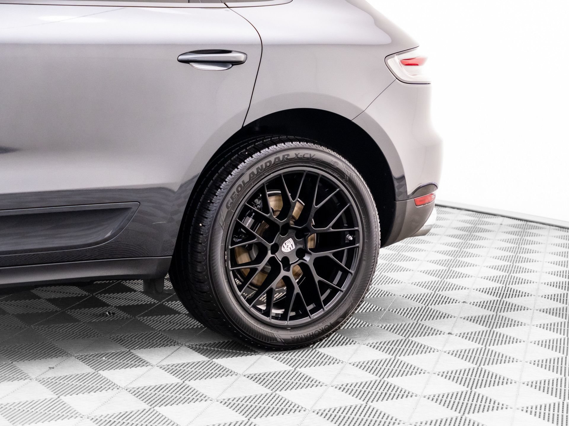 Used 2021 Porsche Macan AWD/4WD image 35