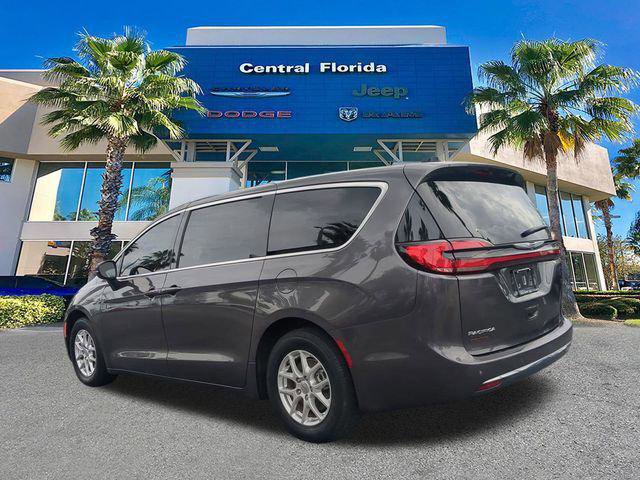 Certified 2023 Chrysler Pacifica Touring-L FWD image 7