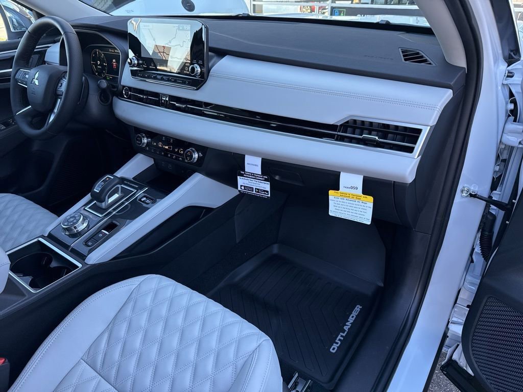 New 2025 Mitsubishi Outlander SEL image 22