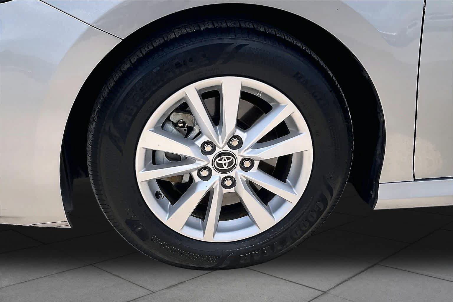 Used 2025 Toyota Camry LE w/ Convenience Package FWD image 11