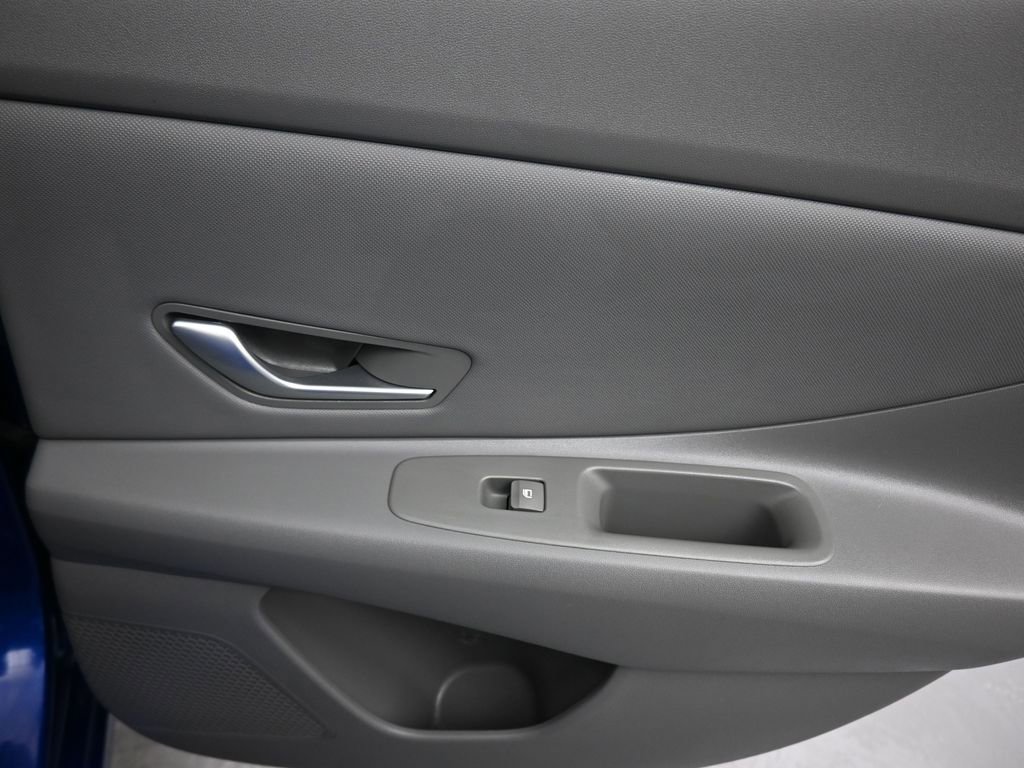 Used 2023 Hyundai Elantra SEL w/ Convenience Package FWD image 35