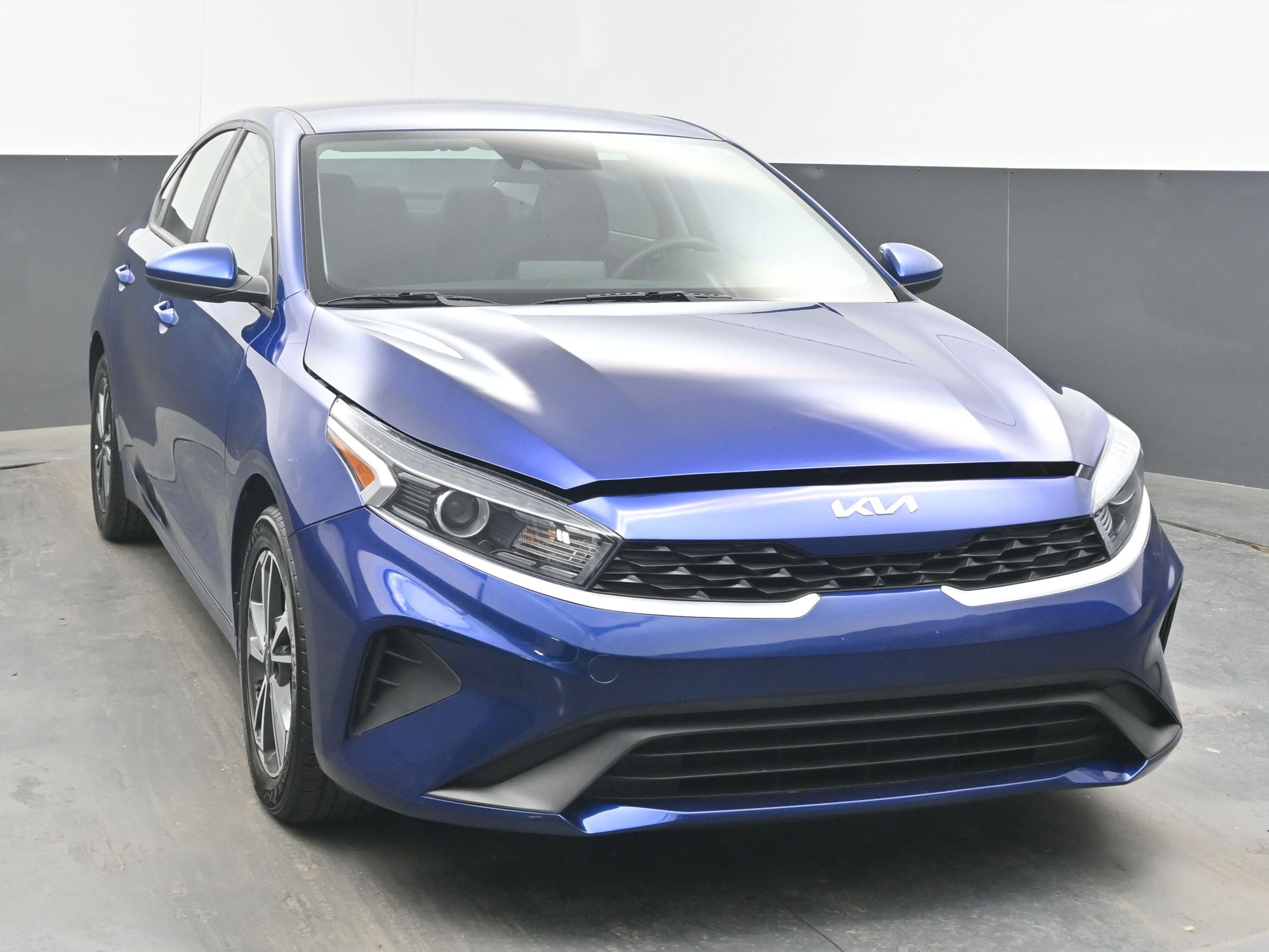 Used 2023 Kia Forte LXS image 3
