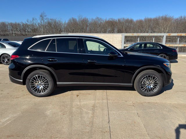 Used 2026 Mercedes-Benz GLC 300 4MATIC image 2