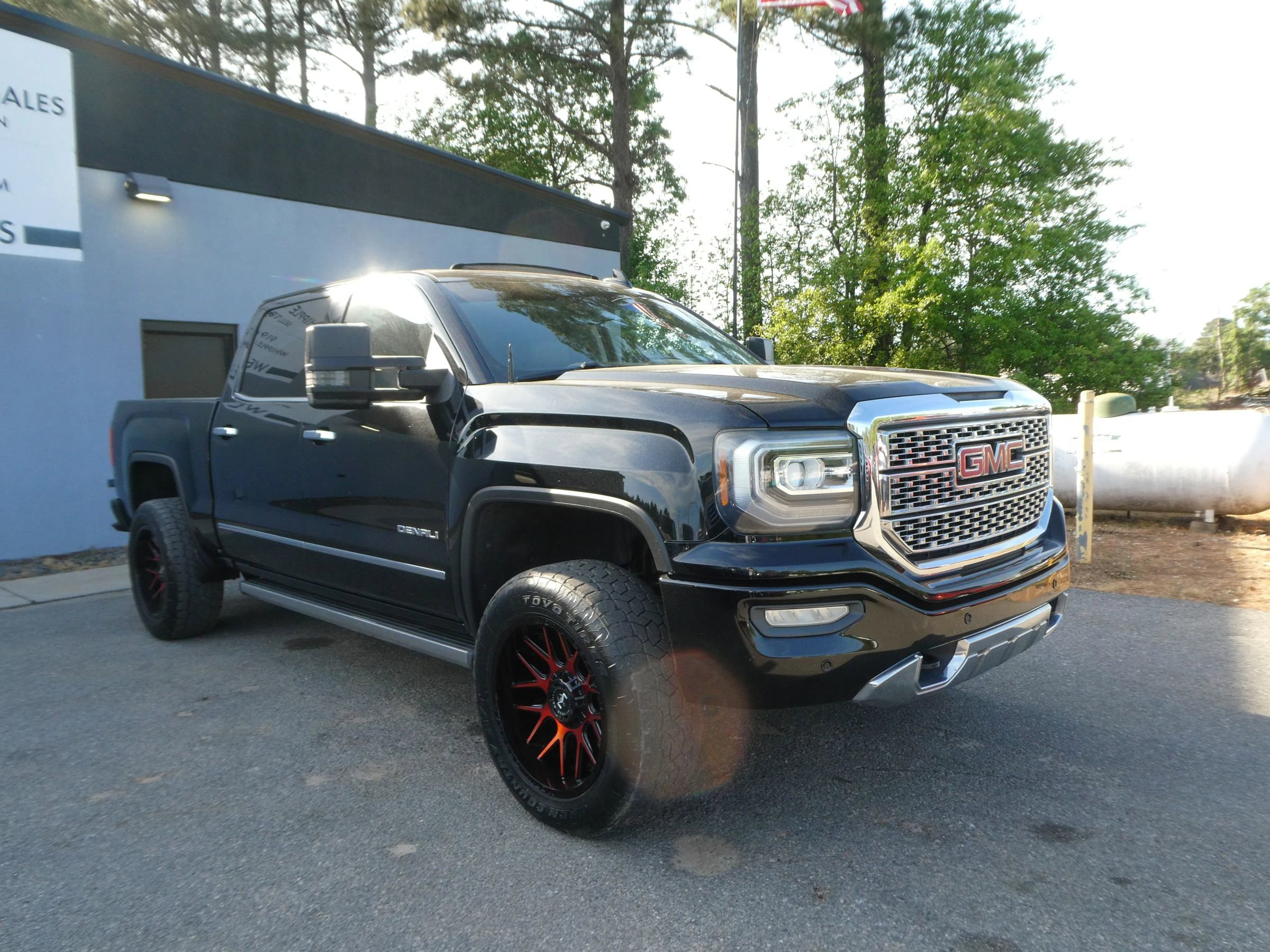 Used 2016 GMC Sierra 1500 Denali w/ Enhanced Driver Alert Package AWD/4WD image 3
