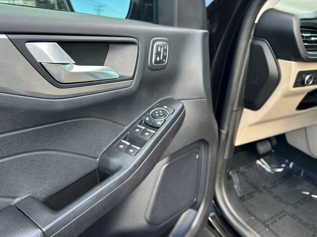 Used 2022 Ford Escape Titanium w/ Class II Trailer Tow Package image 25