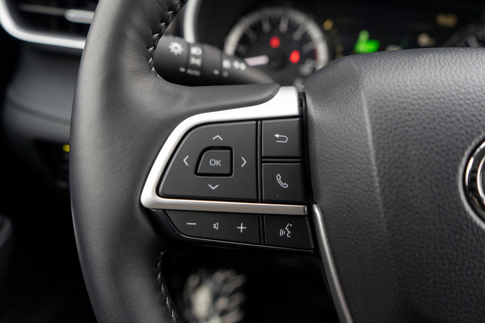 Used 2025 Toyota Highlander XLE image 24