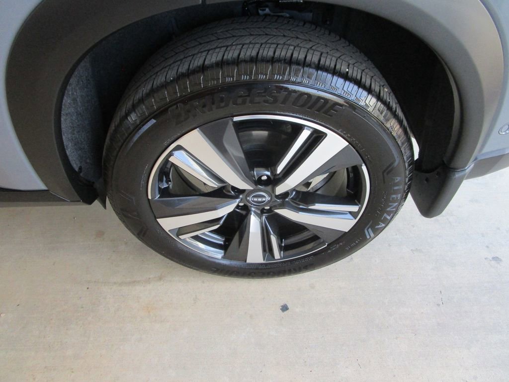 Used 2025 Nissan Rogue SL AWD/4WD image 10