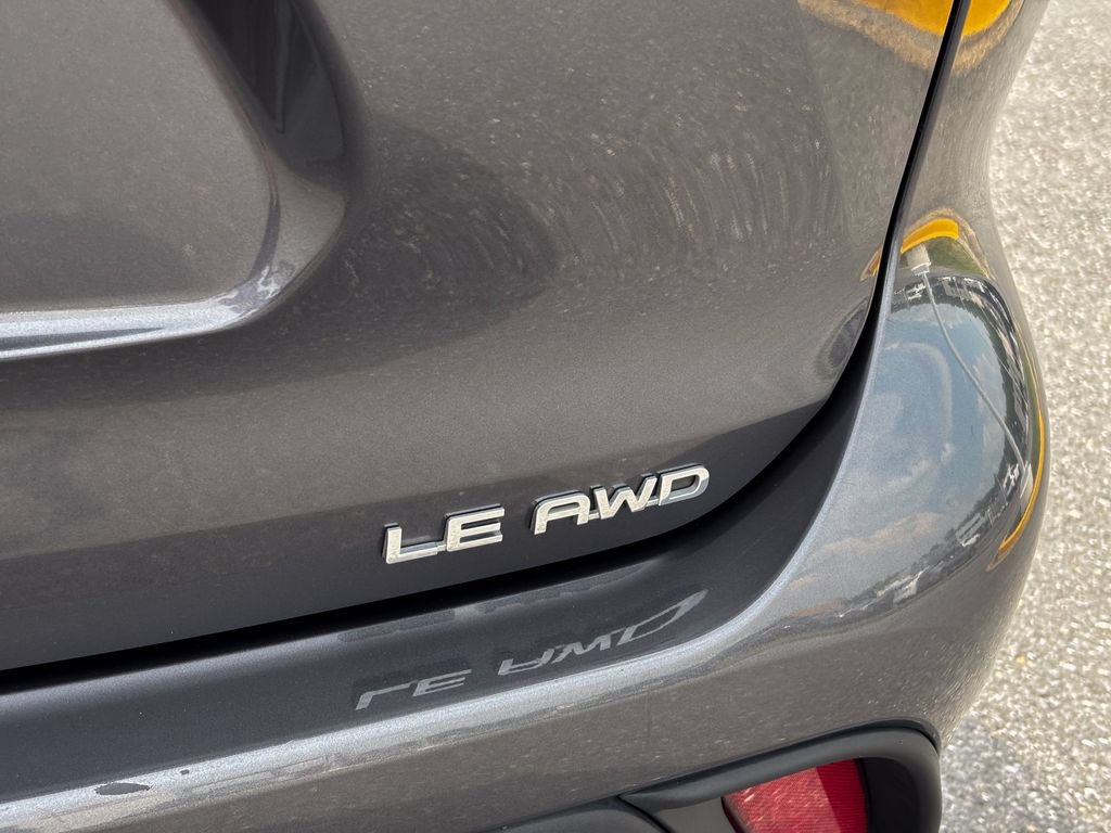 Used 2025 Toyota Highlander LE AWD/4WD image 14