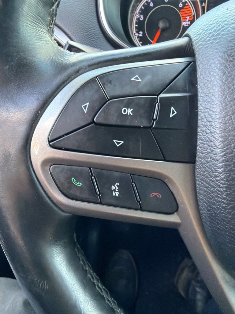 Used 2019 Jeep Cherokee Latitude w/ Cold Weather Group AWD/4WD image 14
