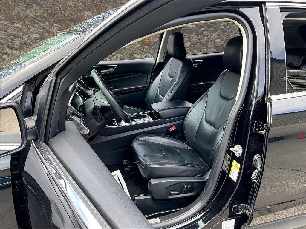 Used 2020 Ford Edge Titanium w/ Cargo Accessory Package FWD image 23