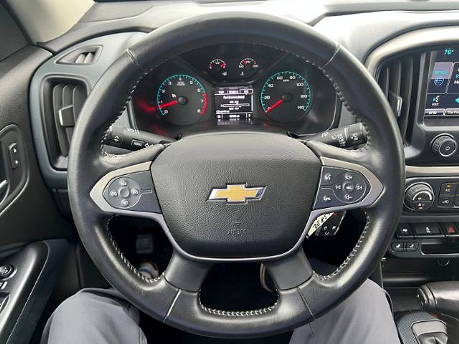 Used 2015 Chevrolet Colorado Z71 AWD/4WD image 23
