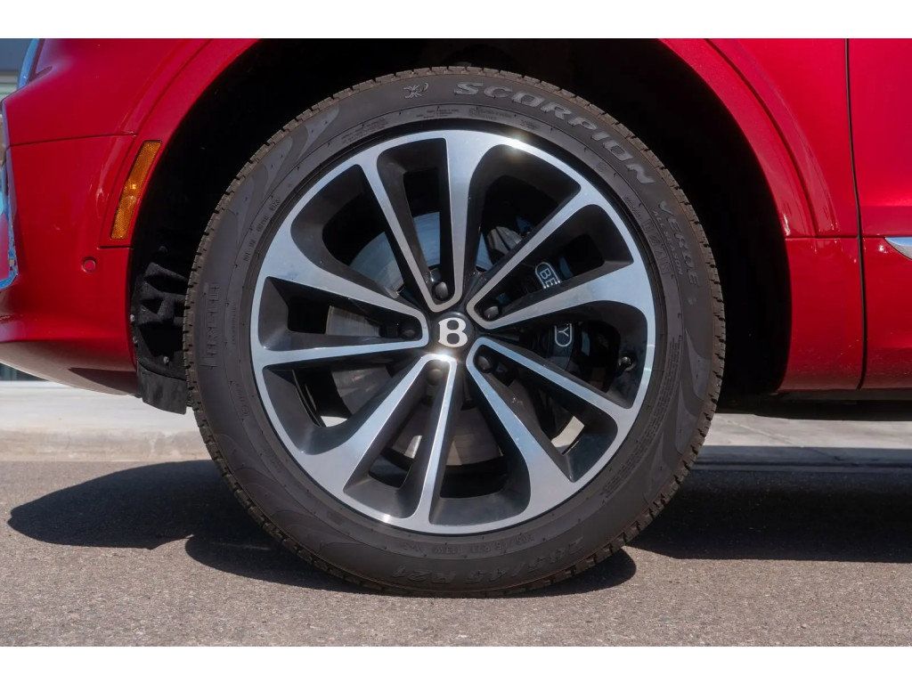 Used 2024 Bentley Bentayga Extended Wheelbase image 11