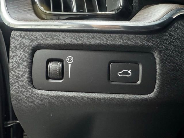 Used 2022 Volvo XC60 B6 Inscription w/ Advanced Package image 24