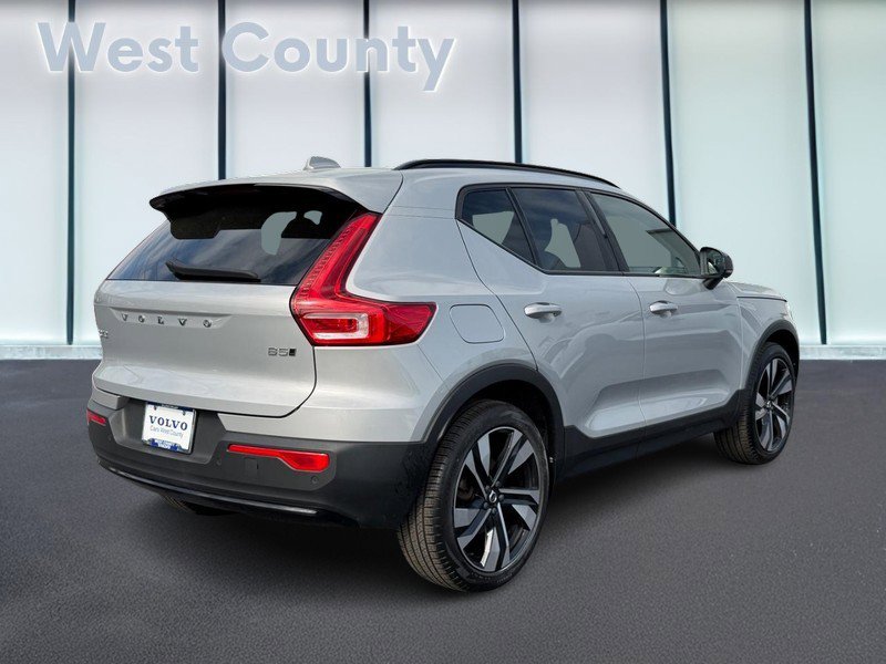 Certified 2023 Volvo XC40 B5 Ultimate w/ Protection Package Premier AWD/4WD image 4