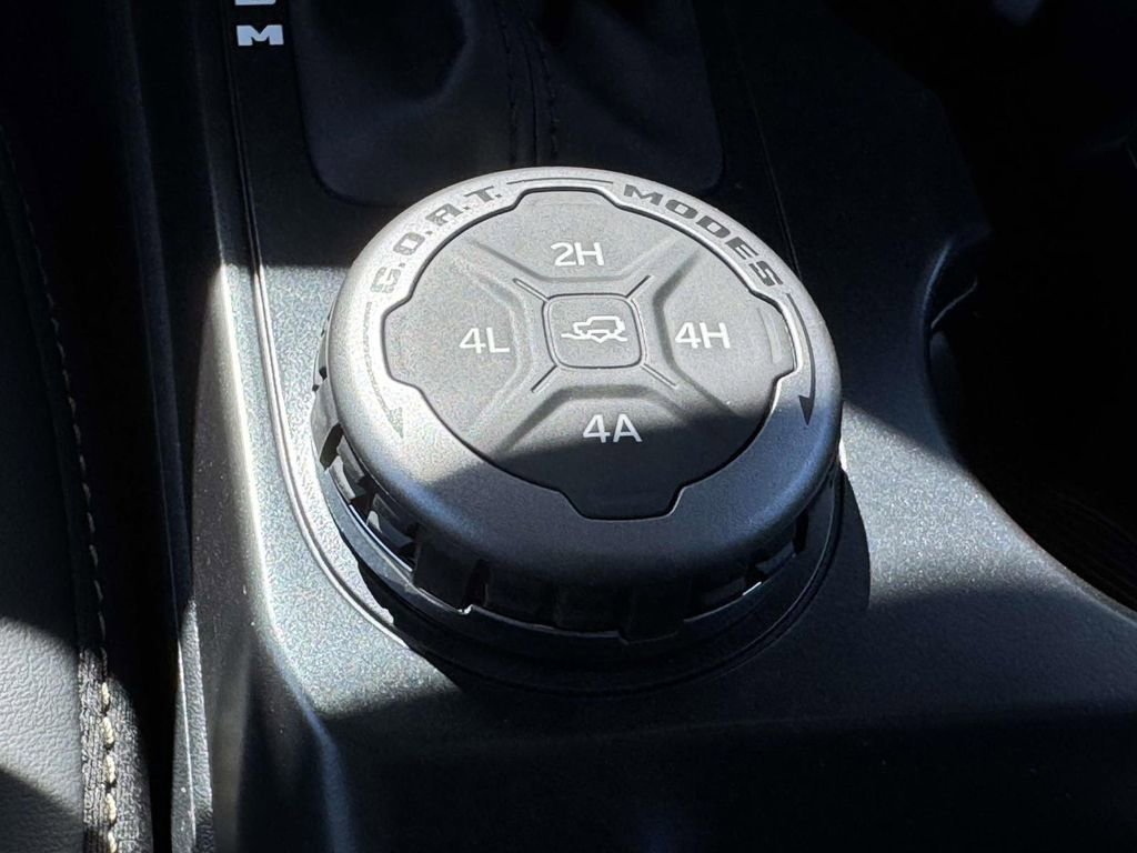 New 2025 Ford Bronco Badlands image 7