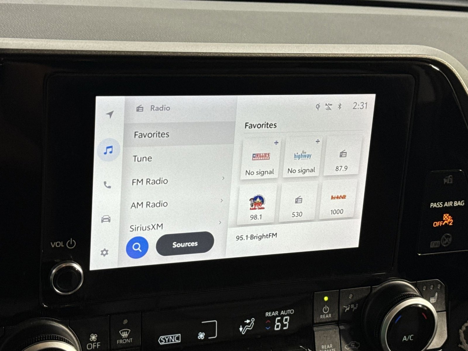 Used 2024 Toyota Highlander XLE image 22