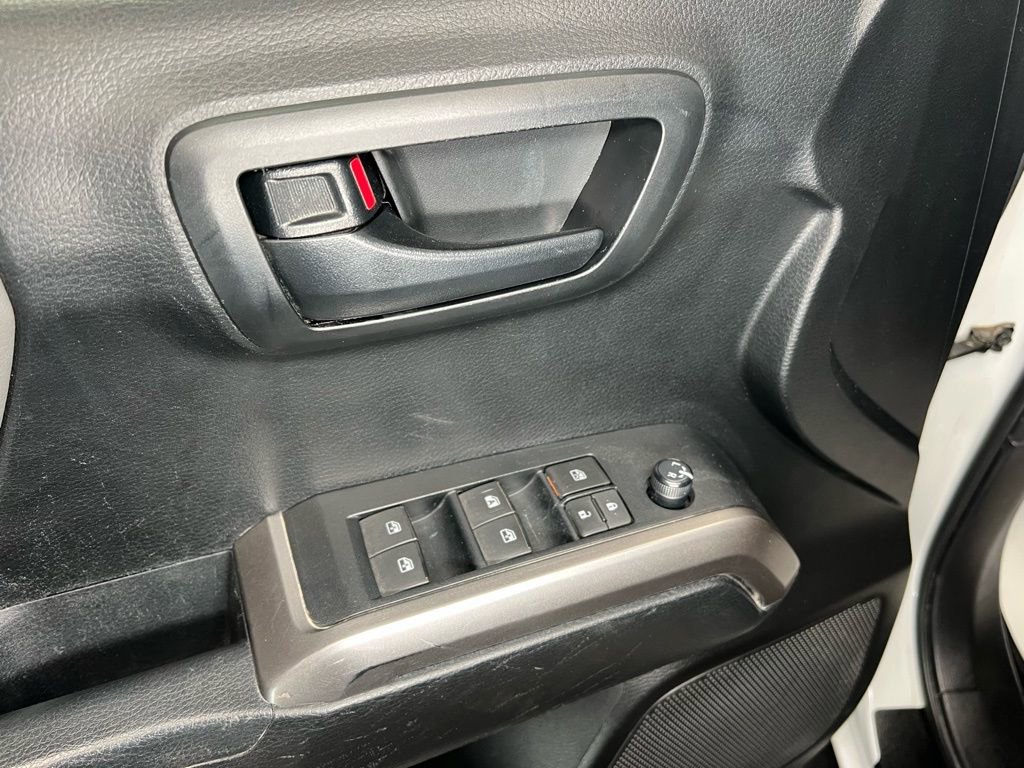 Used 2021 Toyota Tacoma SR5 AWD/4WD image 14