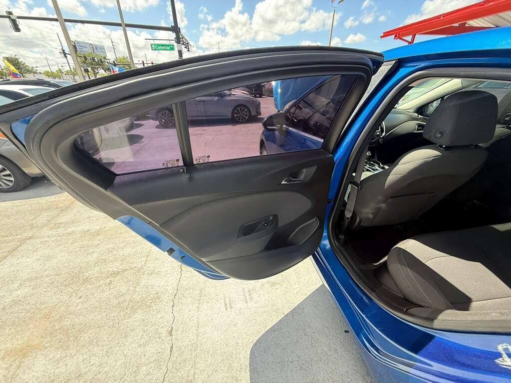 Used 2017 Chevrolet Cruze LT w/ Sun And Sound Package FWD image 15