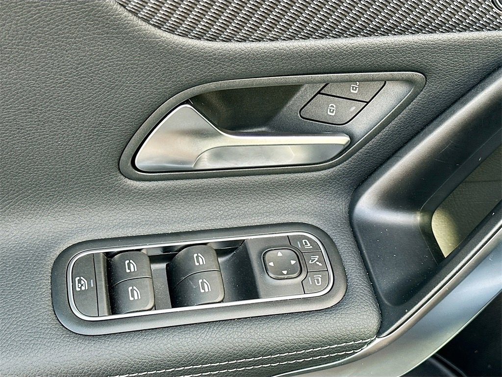 Certified 2025 Mercedes-Benz CLA 250 image 18