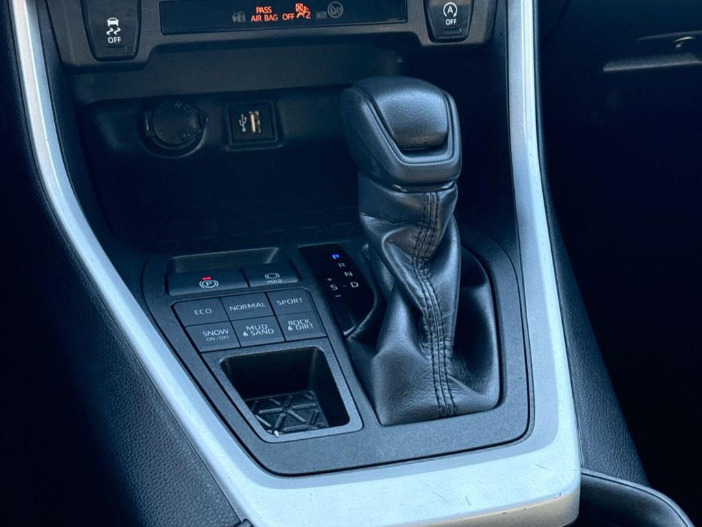 Used 2024 Toyota RAV4 LE image 18