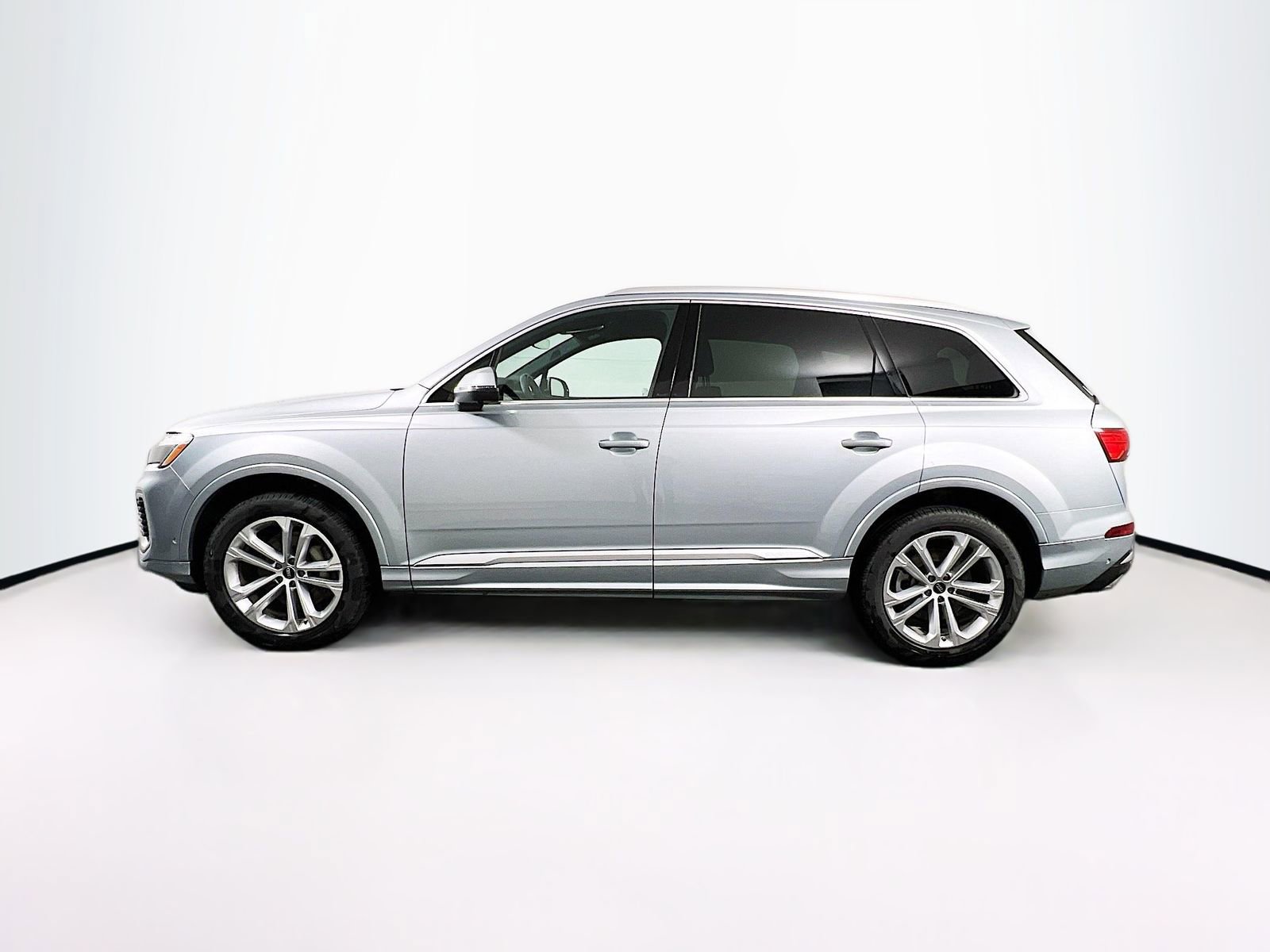 Used 2025 Audi Q7 3.0T Premium Plus image 4