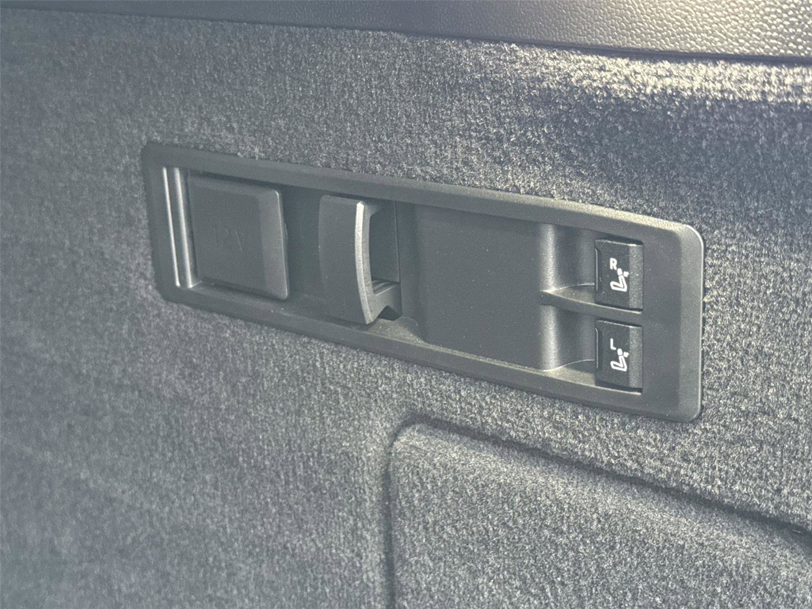 Used 2022 BMW iX xDrive50 w/ Dynamic Handling Package image 8