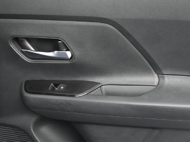 New 2026 Nissan Kicks SR FWD image 30