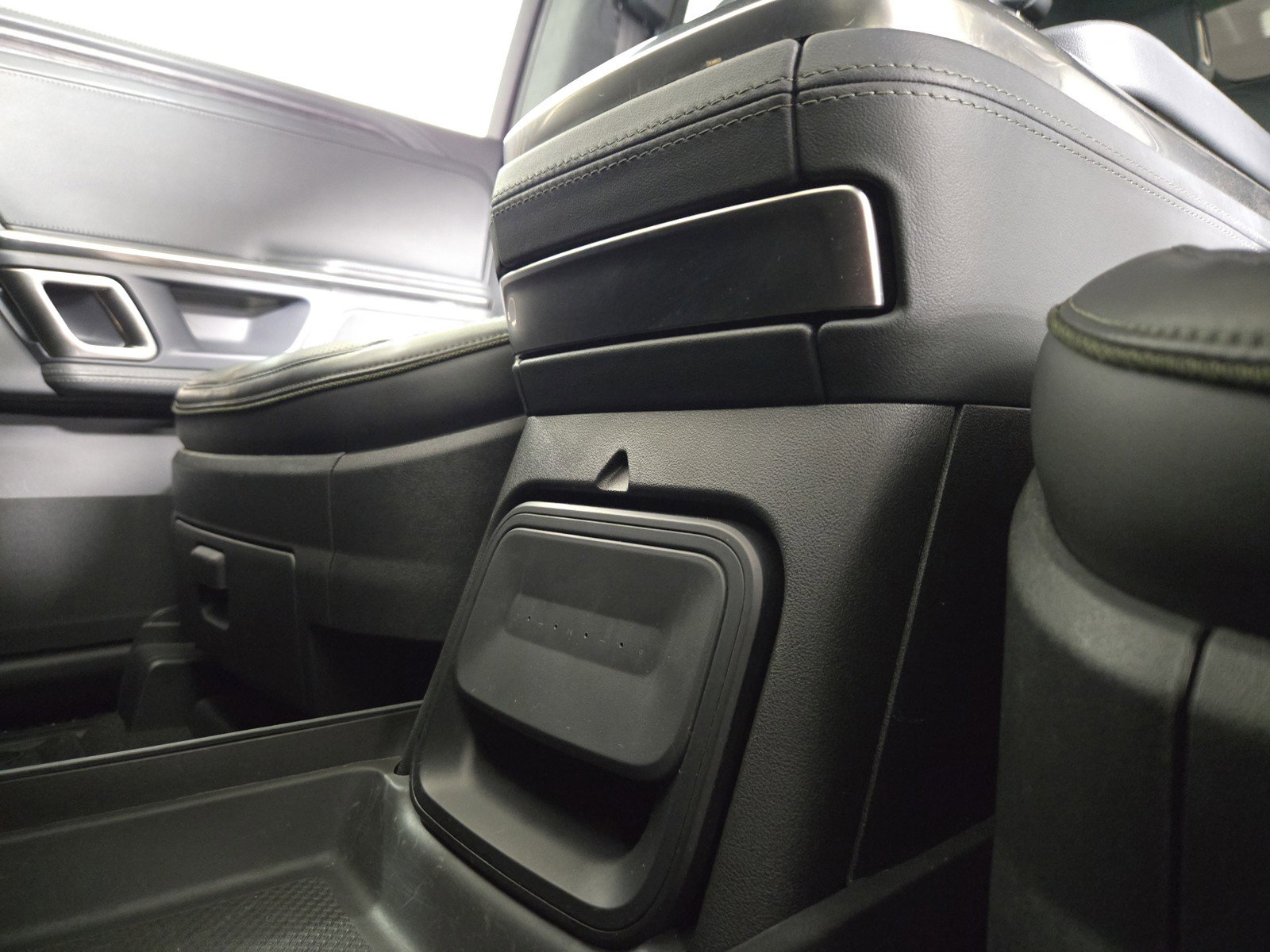 Used 2024 Rivian R1S Adventure image 33