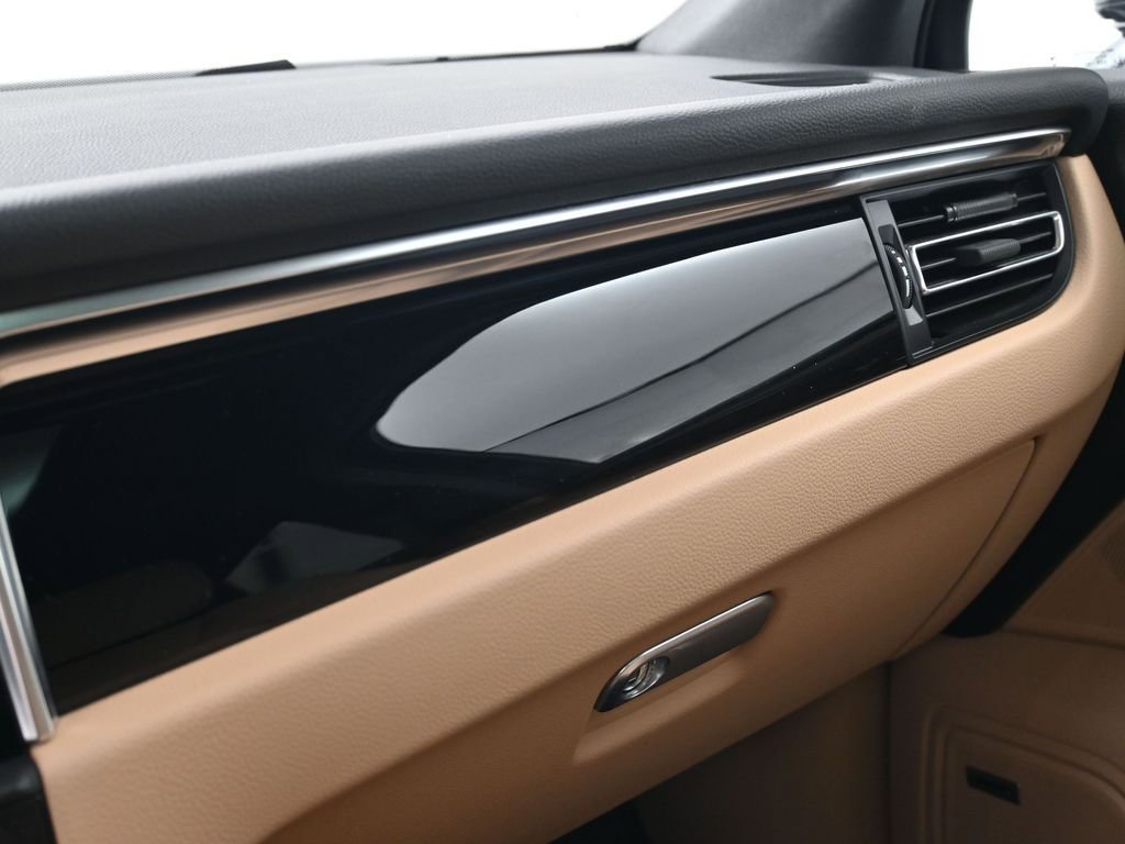 Certified 2022 Porsche Macan S image 23