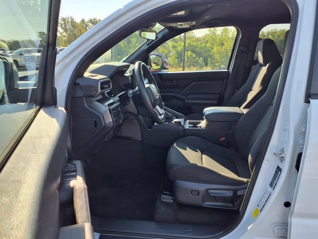 Used 2025 Toyota 4Runner SR5 AWD/4WD image 39