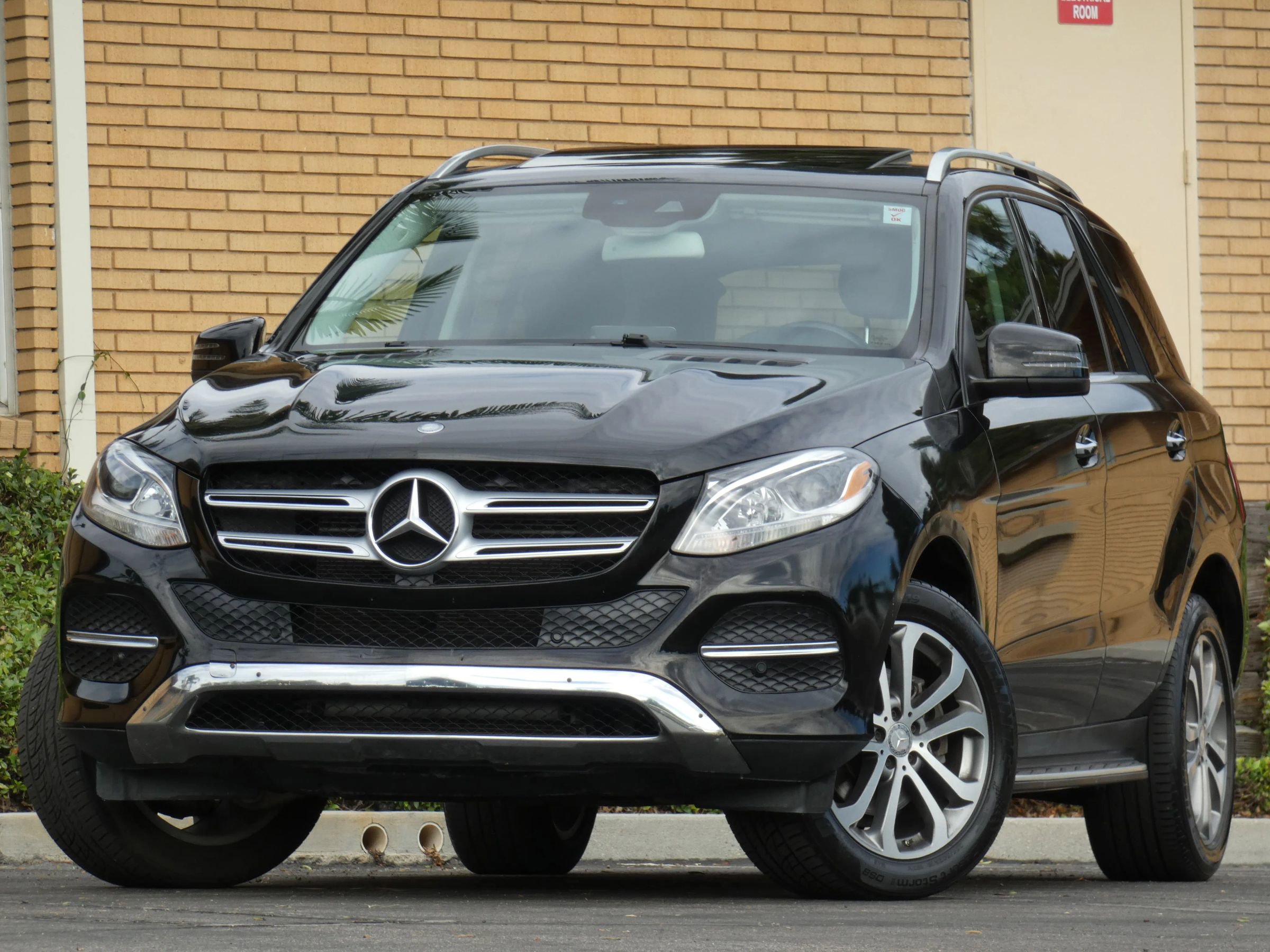 Used 2016 Mercedes-Benz GLE 350 w/ Premium Package image 2