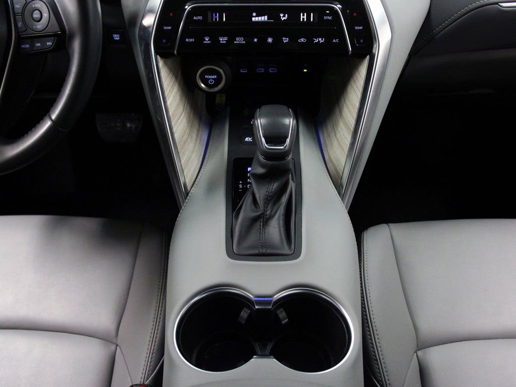 Used 2023 Toyota Venza XLE image 16