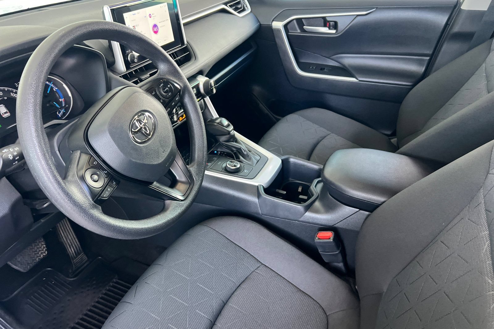Used 2025 Toyota RAV4 XLE AWD/4WD image 7