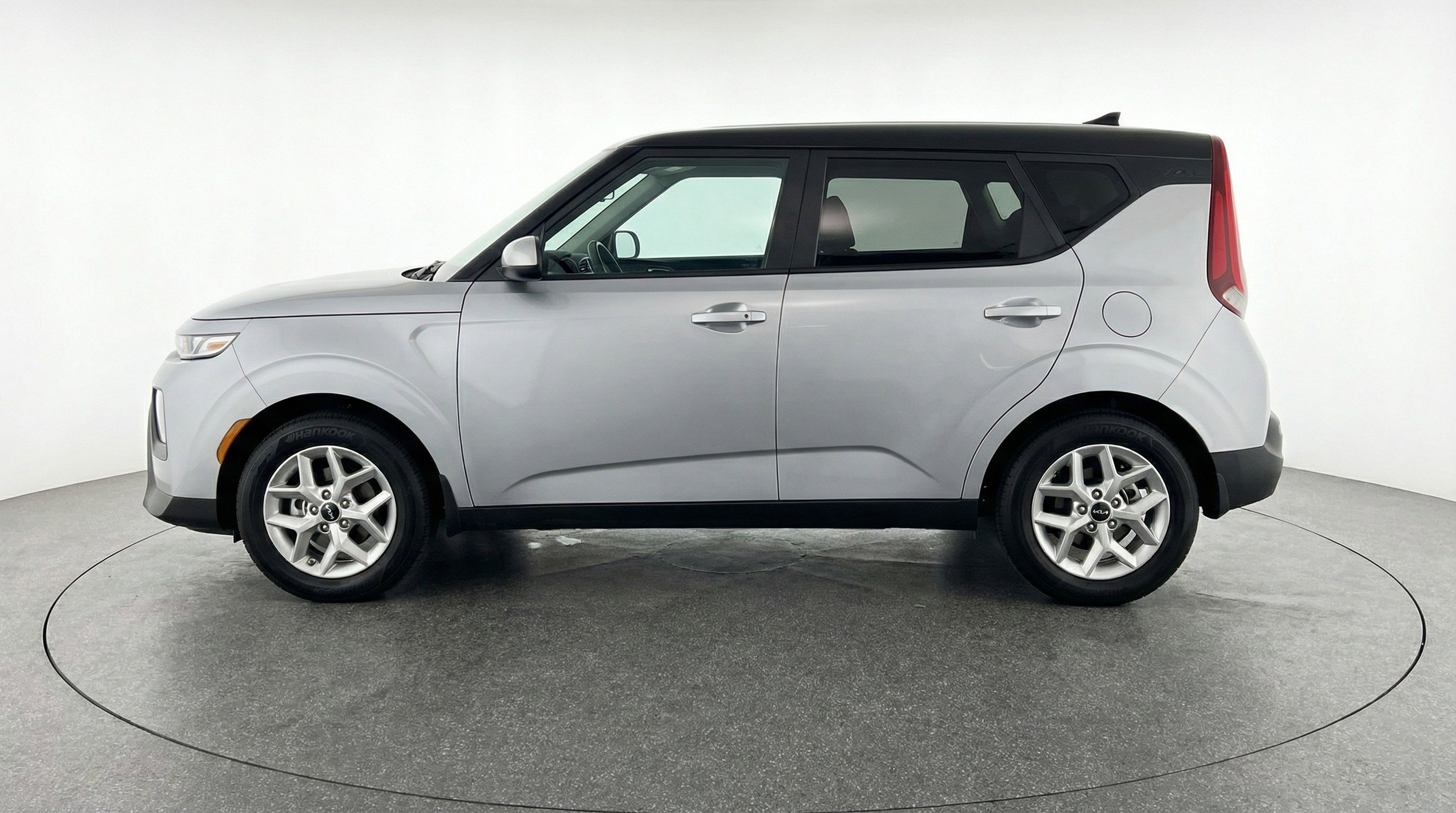 Used 2025 Kia Soul LX w/ LX Technology Package image 5