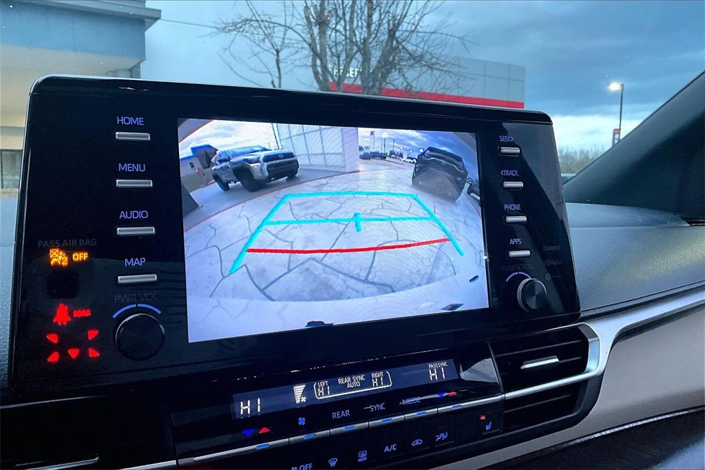 Certified 2021 Toyota Sienna XLE image 13