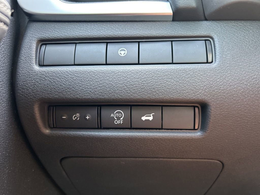 Used 2026 Nissan Rogue SV FWD image 31