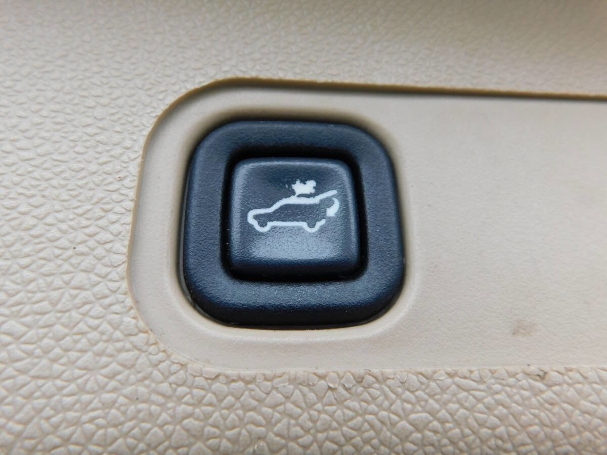 Used 2011 GMC Yukon XL Denali image 6