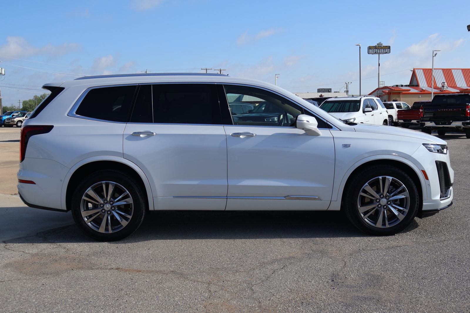 Used 2022 Cadillac XT6 Premium Luxury w/ Platinum Package image 5