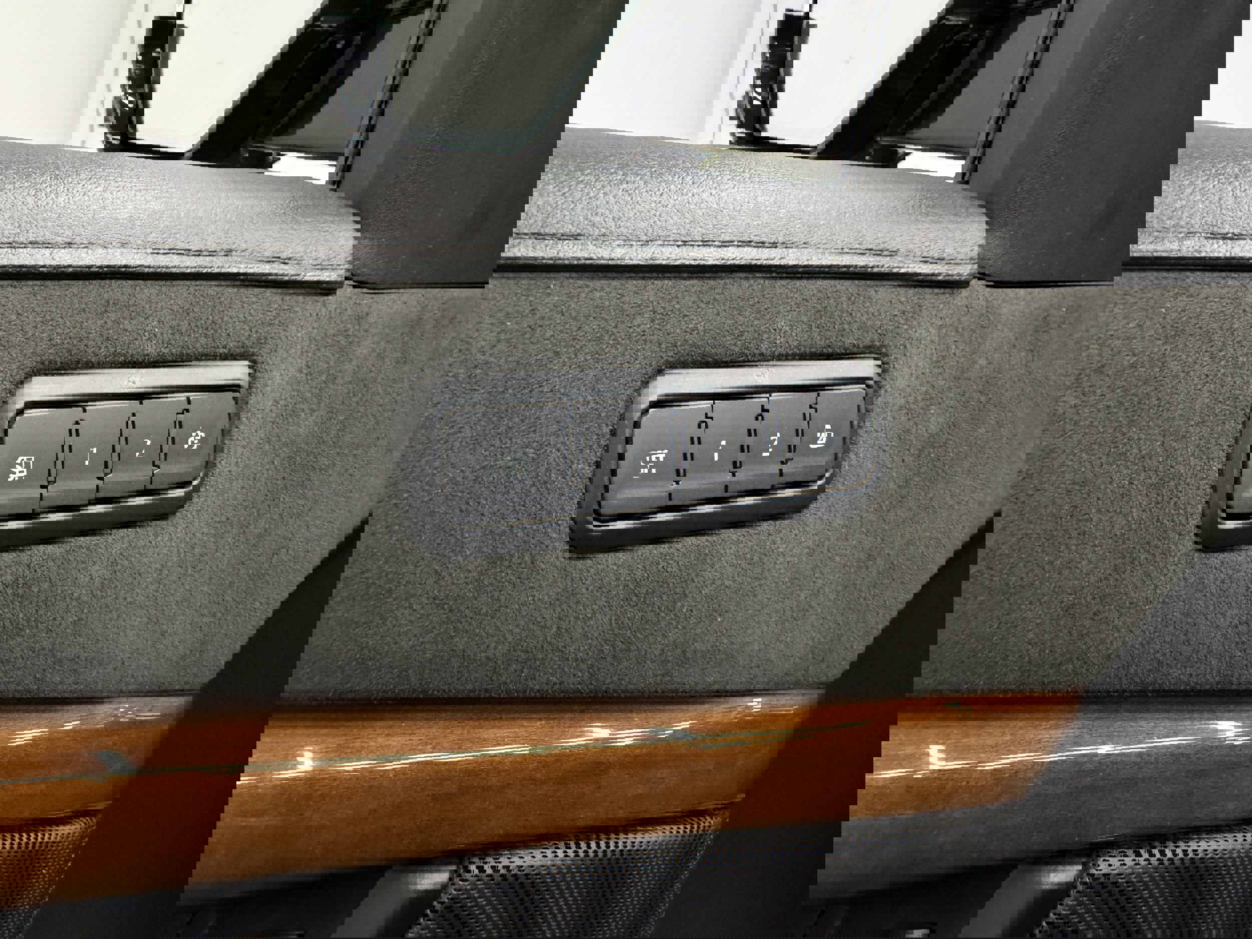 Used 2019 Cadillac Escalade Luxury image 11